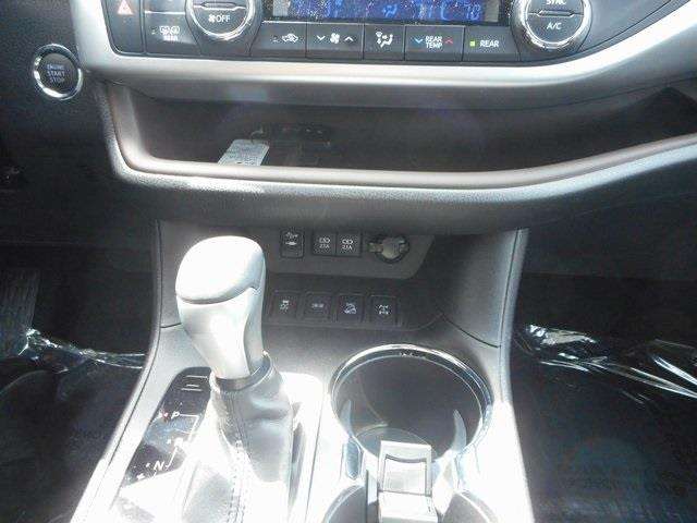 2017 Toyota Highlander AWD XLE 4dr SUV